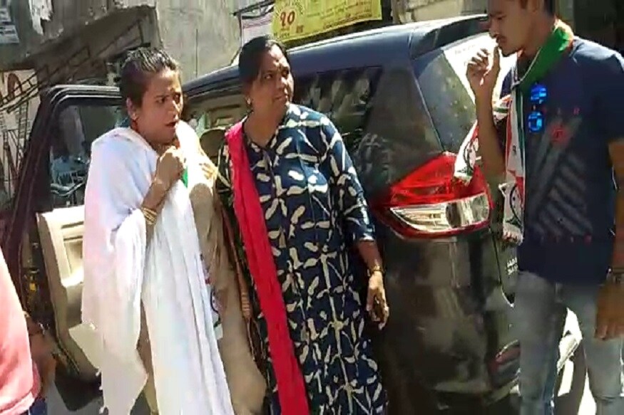 પોતાના ઉપર હુમલો થયાની ઘટના અંગે NCP નેતા રેશ્મા પટેલે જણા્યું હતું કે, હું પ્રાચર માટે ગઇ હતી ત્યારે ભાજપા કાર્યકર્તાઓએ કહ્યું કે આ ભાજપનો ગઢ છે અને જવાહર ચાવડાનો ગઢ છે અહીં પ્રચાર કરવાનો નહીં અને હું ત્યાંથી શાંતિથી નીકળતી હતી. પોતાના ઉપર હુમલો થયાની ઘટના અંગે NCP નેતા રેશ્મા પટેલે જણા્યું હતું કે, હું પ્રાચર માટે ગઇ હતી ત્યારે ભાજપા કાર્યકર્તાઓએ કહ્યું કે આ ભાજપનો ગઢ છે અને જવાહર ચાવડાનો ગઢ છે અહીં પ્રચાર કરવાનો નહીં અને હું ત્યાંથી શાંતિથી નીકળતી હતી.
