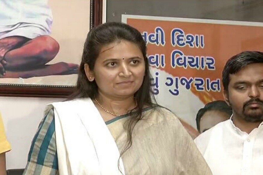 રેશ્મા પટેલે જણાવ્યું હતું કે, હું NCPના તમામ અગ્રણીઓને વિશ્વાસ અપાવવા માંગું છું કે, NCPની મજબૂતાઇથી આગળ વધારવાનો આપણો શંકલ્પ છે. જેમાં મારો પણ સિંહફાળો રહેશે. રેશ્મા પટેલે જણાવ્યું હતું કે, હું NCPના તમામ અગ્રણીઓને વિશ્વાસ અપાવવા માંગું છું કે, NCPની મજબૂતાઇથી આગળ વધારવાનો આપણો શંકલ્પ છે. જેમાં મારો પણ સિંહફાળો રહેશે.