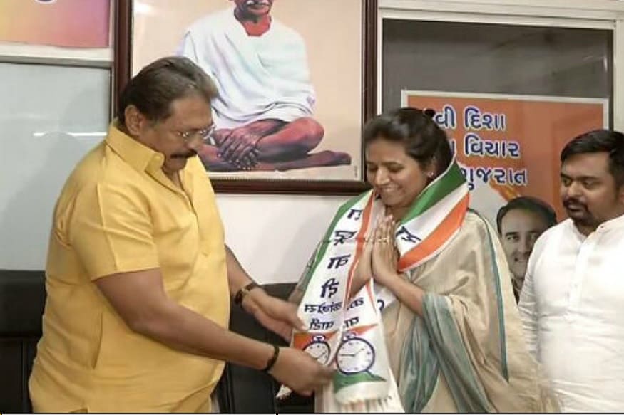 ઉલ્લેખનીય છે કે, રેશ્મા પટેલ પાટીદાર અનામત આંદોલન સમિતિના કન્વિનર રહી ચૂક્યા હતા. ત્યારબાદ તેમણે ભાજપ સાથે હાથ મિલાવ્યો હતો. ઉલ્લેખનીય છે કે, રેશ્મા પટેલ પાટીદાર અનામત આંદોલન સમિતિના કન્વિનર રહી ચૂક્યા હતા. ત્યારબાદ તેમણે ભાજપ સાથે હાથ મિલાવ્યો હતો.