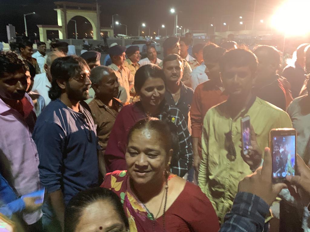 મહત્વનું છે કે રેશમા પટેલે BJPમાંથી રાજીનામું આપી દીધું છે. રેશ્મા પટેલે ભાજપમાંથી રાજીનામું આપ્યા બાદ લોકસભા અને પેટા ચૂંટણી લડવાની જાહેરાત કરી હતી. ભાજપને અલવિદા કહ્યા બાદ રેશ્મા પટેલે ચૂંટણીને લઇને મોટી જાહેરાત કરી હતી. તેમને જણાવ્યું કે, હું લોકસભા અને પેટા ચૂંટણી લડવા માંગું છું. આ સાથે તે પોરબંદર બેઠક પરથી લોકસભાની ચૂંટણી લડવાની જાહેરાત કરી હતી. આ સિવાય માણાવદર વિધાનસભાની પેટા ચૂંટણીમાં પણ પોતાને ઝંપલાવવાની જાહેરાત કરી હતી.(તસવીર સભાર રેશ્મા પટેલનાં ટ્વિટર એકાઉન્ટમાંથી) મહત્વનું છે કે રેશમા પટેલે BJPમાંથી રાજીનામું આપી દીધું છે. રેશ્મા પટેલે ભાજપમાંથી રાજીનામું આપ્યા બાદ લોકસભા અને પેટા ચૂંટણી લડવાની જાહેરાત કરી હતી. ભાજપને અલવિદા કહ્યા બાદ રેશ્મા પટેલે ચૂંટણીને લઇને મોટી જાહેરાત કરી હતી. તેમને જણાવ્યું કે, હું લોકસભા અને પેટા ચૂંટણી લડવા માંગું છું. આ સાથે તે પોરબંદર બેઠક પરથી લોકસભાની ચૂંટણી લડવાની જાહેરાત કરી હતી. આ સિવાય માણાવદર વિધાનસભાની પેટા ચૂંટણીમાં પણ પોતાને ઝંપલાવવાની જાહેરાત કરી હતી.(તસવીર સભાર રેશ્મા પટેલનાં ટ્વિટર એકાઉન્ટમાંથી)
