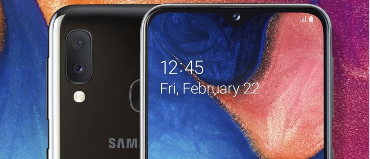 ફોનમાં Exynos 7884 એસઓસી (સિસ્ટમ ઓન ચિપ) પ્રોસેસર 3 જીબી રેમ સાથે આપવામાં આવી છે. ફોનની ઇન્ટરનલ મેમરી 32 જીબી આપવામાં આવી છે જેને માઇક્રોએસડી કાર્ડથી વધારી શકાય છે. ફોનના કેમેરા વિશે વાત કરીએ તો 16-મેગાપિક્સલનો પ્રાઇમરી સેન્સર છે. 5 મેગાપિક્સલનુ સેકન્ડરી સેન્સર આપવામાં આવ્યુ છે. પ્રાઇમરી સેન્સરની એપરચર એફ / 1.9 આપવામાં આવ્યુ છે અને સેકન્ડરી સેન્સરની અર્પચર એફ / 2.2 આપવામાં આવ્યું છે. ફોનમાં સલ્ફી માટે 8 મેગાપિક્સલનો કેમેરો છે. ફોનમાં Exynos 7884 એસઓસી (સિસ્ટમ ઓન ચિપ) પ્રોસેસર 3 જીબી રેમ સાથે આપવામાં આવી છે. ફોનની ઇન્ટરનલ મેમરી 32 જીબી આપવામાં આવી છે જેને માઇક્રોએસડી કાર્ડથી વધારી શકાય છે. ફોનના કેમેરા વિશે વાત કરીએ તો 16-મેગાપિક્સલનો પ્રાઇમરી સેન્સર છે. 5 મેગાપિક્સલનુ સેકન્ડરી સેન્સર આપવામાં આવ્યુ છે. પ્રાઇમરી સેન્સરની એપરચર એફ / 1.9 આપવામાં આવ્યુ છે અને સેકન્ડરી સેન્સરની અર્પચર એફ / 2.2 આપવામાં આવ્યું છે. ફોનમાં સલ્ફી માટે 8 મેગાપિક્સલનો કેમેરો છે.