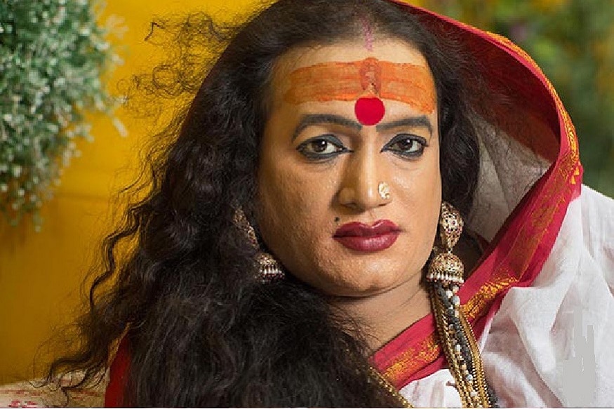 કિન્નર..., આ શબ્દ સાંભળતા જ ઘણાં બધા પ્રશ્નોથી આપણે ઘેરાઈ જતા હોય છે. કિન્નર સમુહ સમાજથી જુદા રહે છે. જેથી સામાન્ય લોકોને તેમના જીવન અને રહેણી-કરણી વિશે જાણવાની ઉત્સુકતા કાયમ રહે છે. ત્યારે આવો જણાવીએ આ કિન્નર સમાજ વિશેની કેટલીક હકીકતો. કિન્નર..., આ શબ્દ સાંભળતા જ ઘણાં બધા પ્રશ્નોથી આપણે ઘેરાઈ જતા હોય છે. કિન્નર સમુહ સમાજથી જુદા રહે છે. જેથી સામાન્ય લોકોને તેમના જીવન અને રહેણી-કરણી વિશે જાણવાની ઉત્સુકતા કાયમ રહે છે. ત્યારે આવો જણાવીએ આ કિન્નર સમાજ વિશેની કેટલીક હકીકતો.