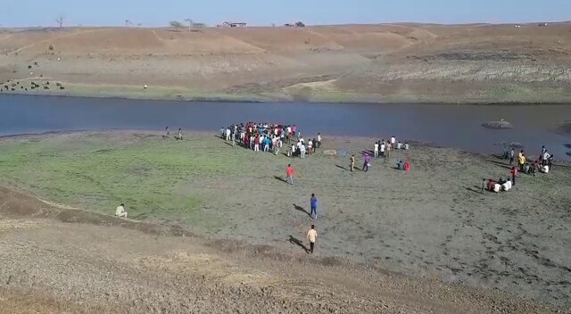 મૃતકોમાં 4 મહિલા અને 1 પુરુષનો સમાવેશ થાય છે. હાલ પોલીસ સહિતનો કાફલો ઘટનાસ્થળે પહોંચી ગયો છે અને વધુ તપાસ હાથ ધરી છે. મૃતકોમાં 4 મહિલા અને 1 પુરુષનો સમાવેશ થાય છે. હાલ પોલીસ સહિતનો કાફલો ઘટનાસ્થળે પહોંચી ગયો છે અને વધુ તપાસ હાથ ધરી છે.