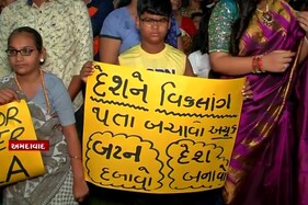 દિવ્યાંગ બાળકોએ કરી મતદારોને અપિલ 'બટન દબાવો દેશ બનાવો'