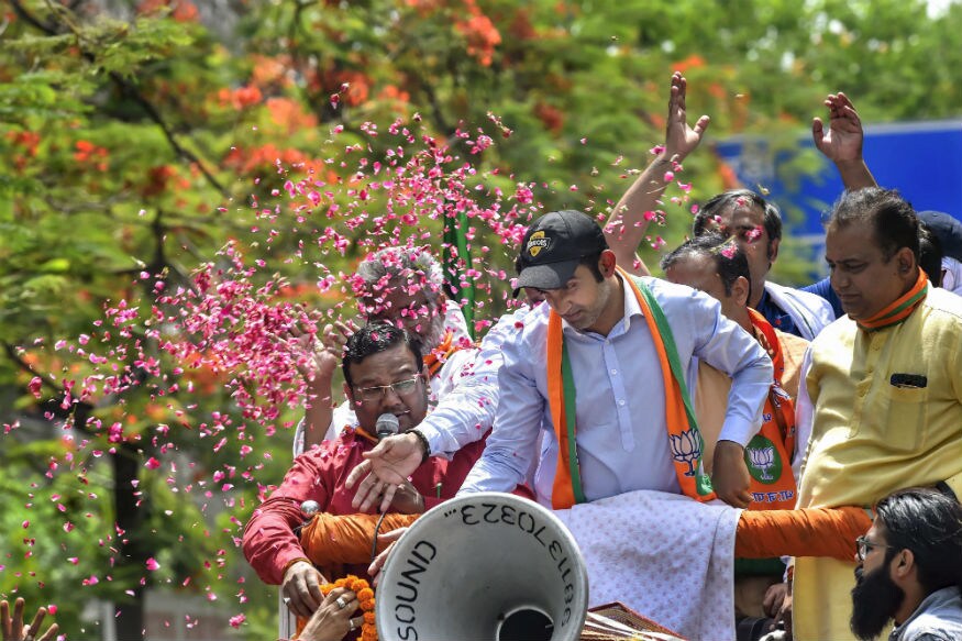 ટીમ ઇન્ડિયાના પૂર્વ ઑપનર અને 2011ના વર્લ્ડકપના સ્ટાર ગૌતમ ગંભીર પૂર્વ દિલ્હી બેઠક પરથી આમ આદમી પાર્ટી અને કોંગ્રેસને પરાજય આપ્યો છતાં તેમને પણ મંત્રી બનાવાયા નથી. ટીમ ઇન્ડિયાના પૂર્વ ઑપનર અને 2011ના વર્લ્ડકપના સ્ટાર ગૌતમ ગંભીર પૂર્વ દિલ્હી બેઠક પરથી આમ આદમી પાર્ટી અને કોંગ્રેસને પરાજય આપ્યો છતાં તેમને પણ મંત્રી બનાવાયા નથી.