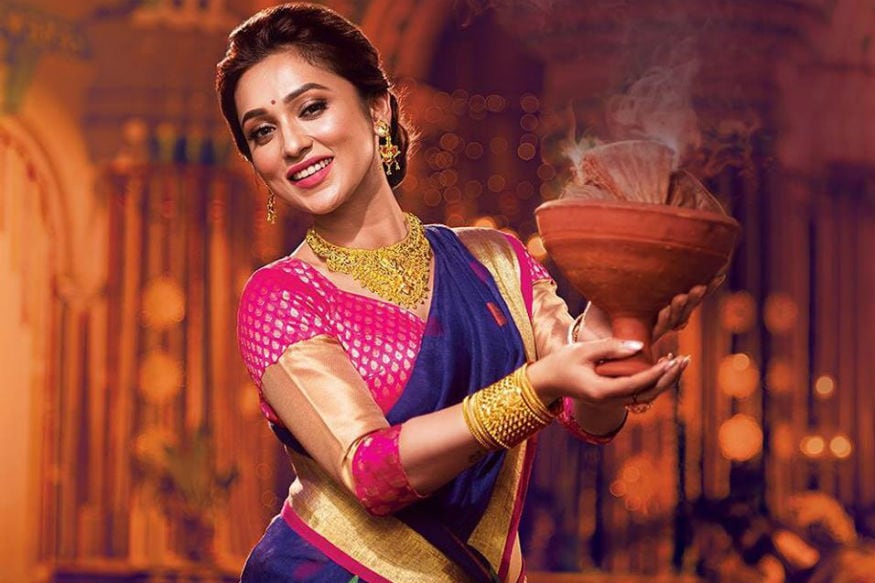 મિમી ચક્રવર્તીને આ વખતે મમતા બેનરજીએ તૃણમૂલ કોંગ્રેસની ટિકીટ આપી ચૂંટણી મેદાનમાં ઉતારી હતી. મિમીએ પશ્ચિમ બંગાળની જાદવપુર સીટ પરથી ઉમેદવારી નોંધાવી હતી. મિમી ચક્રવર્તીને આ વખતે મમતા બેનરજીએ તૃણમૂલ કોંગ્રેસની ટિકીટ આપી ચૂંટણી મેદાનમાં ઉતારી હતી. મિમીએ પશ્ચિમ બંગાળની જાદવપુર સીટ પરથી ઉમેદવારી નોંધાવી હતી.