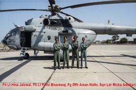 પહેલીવાર IAFની મહિલા ટીમે Mi-17 હેલિકોપ્ટર ઉડાડી રચ્યો ઇતિહાસ