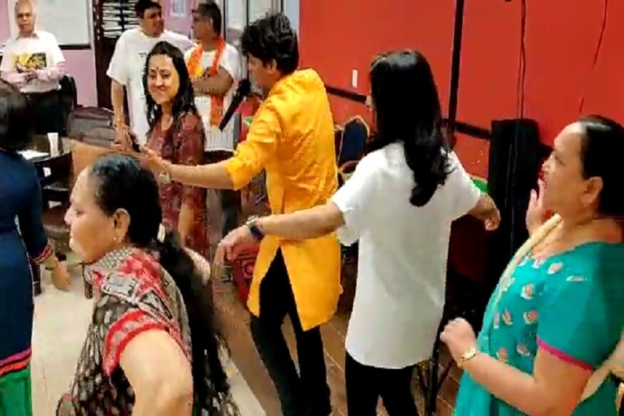તેમનું કહેવું છે કે, મોદી સરકાર નિષ્ઠાવાન, ભક્તિવાન અને શ્રદ્ધાવાન છે. ભારતમાં મતગણતરી ચાલી રહી હતી, ત્યારે અમેરિકામાં રાત હતી. ન્યૂજર્સીમાં વસતાં ગુજરાતીઓ રાત્રે એક ક્લબમાં ભેગા થયા હતા. તેમનું કહેવું છે કે, મોદી સરકાર નિષ્ઠાવાન, ભક્તિવાન અને શ્રદ્ધાવાન છે. ભારતમાં મતગણતરી ચાલી રહી હતી, ત્યારે અમેરિકામાં રાત હતી. ન્યૂજર્સીમાં વસતાં ગુજરાતીઓ રાત્રે એક ક્લબમાં ભેગા થયા હતા.