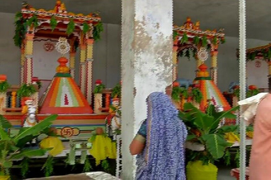 ભગવાનના ત્રણે રથોને ખાસ રીતે શણગારવામાં આવ્યા છે. અને લોકો આ રથોના દર્શન કરવામાં માટે પણ ઉમટી પડ્યા છે. ભગવાનના ત્રણે રથોને ખાસ રીતે શણગારવામાં આવ્યા છે. અને લોકો આ રથોના દર્શન કરવામાં માટે પણ ઉમટી પડ્યા છે.