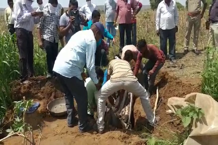 તેમણે ઉમેર્યું હતું કે ભલો અગાઉ પણ ક્યાંક ચાલ્યો ગયો હતો. તેને તેના કાકાના દીકરા રણજીત ઉર્ફે મિતેશ રામાજી ચૌહાણ વગેરે શોધી લાવ્યા હતા અને ફરતો રહેતો હોવાથી પોલીસને જાણ કરી ન હતી. તેમણે ઉમેર્યું હતું કે ભલો અગાઉ પણ ક્યાંક ચાલ્યો ગયો હતો. તેને તેના કાકાના દીકરા રણજીત ઉર્ફે મિતેશ રામાજી ચૌહાણ વગેરે શોધી લાવ્યા હતા અને ફરતો રહેતો હોવાથી પોલીસને જાણ કરી ન હતી.