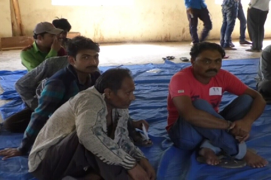 મળતી માહિતી પ્રમાણે પાકિસ્તાન જેલ મા કેદ 355 ભારતીય માછીમાર પૈકીના 55 માછીમારો અને 5 સિવિલયન્સ પાકિસ્તાને મુક્ત કર્યા હતા. જેના પગલે પ્રથમ વાઘા બોર્ડર પહોંચ્યા બાદ આજે માદરે વતન વેરાવળ પહોંચતા હતા. મળતી માહિતી પ્રમાણે પાકિસ્તાન જેલ મા કેદ 355 ભારતીય માછીમાર પૈકીના 55 માછીમારો અને 5 સિવિલયન્સ પાકિસ્તાને મુક્ત કર્યા હતા. જેના પગલે પ્રથમ વાઘા બોર્ડર પહોંચ્યા બાદ આજે માદરે વતન વેરાવળ પહોંચતા હતા.
