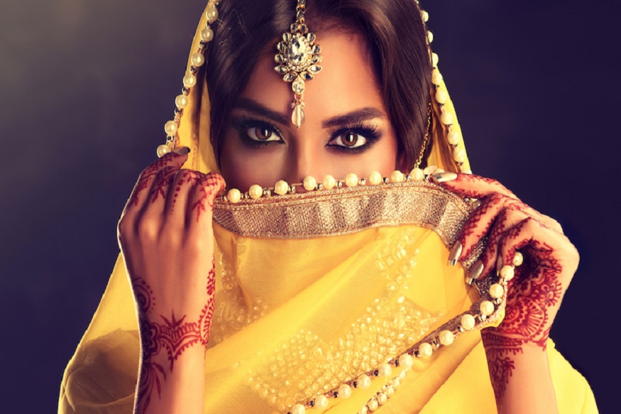  ધર્મ ભક્તિ ડેસ્ક: શરીરના કેટલાક નિશાનો શું સંકેત કરતા હોય છે. તે આપણે જાણતા નથી હોતા. પરંતુ અમે આપને કેટલાક નિશાન વિશે જણાવીયે કે જેનાથી તે છોકરી પોતાના પતિના ભાગ્યોદયનું કારણ બને છે. શાસ્ત્રમાં શરીર પરના અંગ અને ચિન્હોના આધારે ભવિષ્યનું વિષ્લેષણ કરવામાં આવે છે. શરીર પરના નિશાન વ્યક્તિના ભવિષ્ય અને તેના ચરિત્ર અંગે ઘણી વાતો દર્શાવે છે. આવો જાણીએ તેના વિશે.
