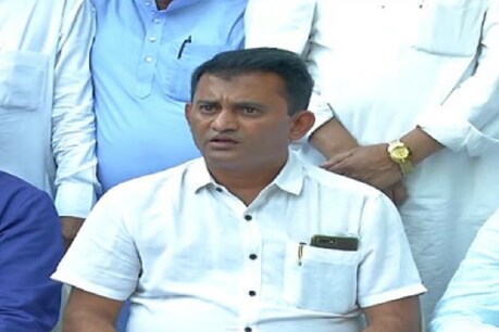 'સંવિધાનથી મળેલા સમાનતાના અધિકારોનું સૌ કોઇએ સન્માન કરવું જોઇએ' 'સંવિધાનથી મળેલા સમાનતાના અધિકારોનું સૌ કોઇએ સન્માન કરવું જોઇએ'