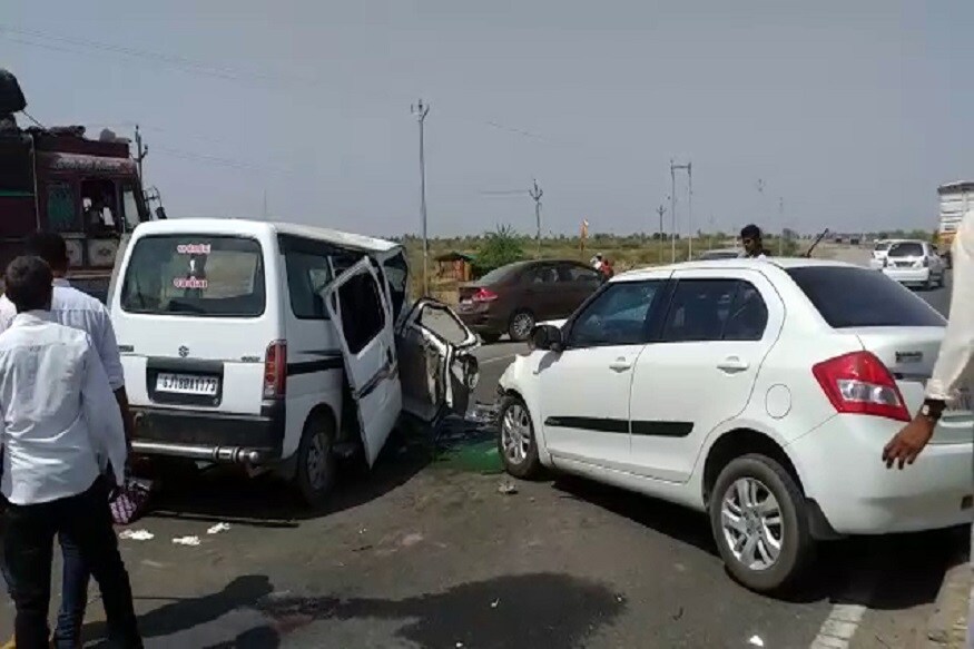 આ મામલે મળતી માહિતી પ્રમાણે સુરેન્દ્રનગર લીમડી નેશનલ હાઇવે પર સ્વિફ્ટ કાર, ઇકો કાર અને બાઇક વચ્ચે અકસ્માત સર્જાયો હતો. એટલો ઘડાકાભેર અકસ્માત સર્જાયો કે સ્વિફ્ટ કારની એરબેગ પણ ખુલી ગઇ હતી. જેના કારણે એમાં બેઠેલા લોકો બચી ગયા હતાં. આ મામલે મળતી માહિતી પ્રમાણે સુરેન્દ્રનગર લીમડી નેશનલ હાઇવે પર સ્વિફ્ટ કાર, ઇકો કાર અને બાઇક વચ્ચે અકસ્માત સર્જાયો હતો. એટલો ઘડાકાભેર અકસ્માત સર્જાયો કે સ્વિફ્ટ કારની એરબેગ પણ ખુલી ગઇ હતી. જેના કારણે એમાં બેઠેલા લોકો બચી ગયા હતાં.