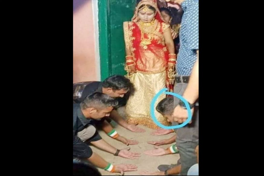 બિહારના રોહતાસના રહેવાસી જ્યોતિ પ્રકાશ નિરાલા બે વર્ષ અગાઉ આતંકવાદીઓ સામે થયેલી અથડામણમાં શહીદ થયા હતા. જ્યોતિ એરફોર્સના અશોક ચક્ર સન્માનીત કમાન્ડો હતા. જ્યોતિની બહેના લગ્નમાં તેના મિત્રોએ જે કામ કર્યુ તે જાણીને કોઈનું પણ હ્રદય ભરાઈ આવશે. બિહારના રોહતાસના રહેવાસી જ્યોતિ પ્રકાશ નિરાલા બે વર્ષ અગાઉ આતંકવાદીઓ સામે થયેલી અથડામણમાં શહીદ થયા હતા. જ્યોતિ એરફોર્સના અશોક ચક્ર સન્માનીત કમાન્ડો હતા. જ્યોતિની બહેના લગ્નમાં તેના મિત્રોએ જે કામ કર્યુ તે જાણીને કોઈનું પણ હ્રદય ભરાઈ આવશે.