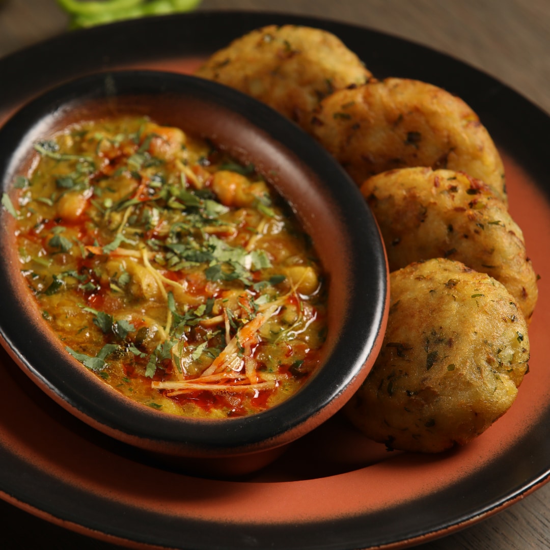 આ ફૂડ ફેસ્ટિવલની સૌથી મજેદાર વાત એ છે કે અહીં તમને ડિનરમાં સિંધ અને પંજાબની અવનવી અને વિસરાતી વાનગીઓનો સ્વાદ માણવા મળશે. આ ફૂડ ફેસ્ટિવલની સૌથી મજેદાર વાત એ છે કે અહીં તમને ડિનરમાં સિંધ અને પંજાબની અવનવી અને વિસરાતી વાનગીઓનો સ્વાદ માણવા મળશે.