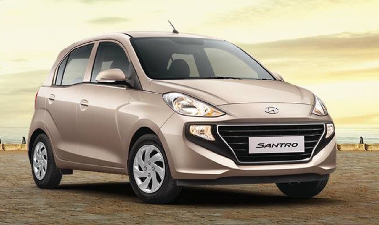 Hyundai Santro -લેટેસ્ટ જનરેશનની સેન્ટ્રોનો મુકાબલો ટાટા ટિયાગો, મારુતિ સેલેરીયો, ડૈટસન ગો અને મારુતિ સુઝુકી વેગન આર સાથે છે. તેનું 1.1 લીટર પેટ્રોલ એન્જિન 69 એચપી પેદા કરે છે અને સીએનજીમાં 59 એચપી પાવર મેળવે છે. ગ્રાહકોને આ કાર પર લગભગ 40,000 રૂપિયાનો લાભ મળી રહ્યો છે. Hyundai Santro -લેટેસ્ટ જનરેશનની સેન્ટ્રોનો મુકાબલો ટાટા ટિયાગો, મારુતિ સેલેરીયો, ડૈટસન ગો અને મારુતિ સુઝુકી વેગન આર સાથે છે. તેનું 1.1 લીટર પેટ્રોલ એન્જિન 69 એચપી પેદા કરે છે અને સીએનજીમાં 59 એચપી પાવર મેળવે છે. ગ્રાહકોને આ કાર પર લગભગ 40,000 રૂપિયાનો લાભ મળી રહ્યો છે.