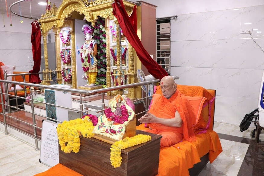 શ્રી સ્વામિનારાયણ ભગવાન ૧૮૯ વર્ષ પૂર્વ ગઢપુરમાં જેઠ સુદ દશમના રોજ અંતર્ધાન થયા હતા. પરંતુ આજે તેઓ પ્રતિમા રુપે, શાસ્ત્રો રુપે અને સંતોના હર્દયમાં પ્રગટ રહયા છે, તો આપણે આજના દિવસે શ્રી સ્વામિનારાયણ ભગવાને આપેલા જીવન સંદેશને આપણા જીવનમાં ઉતારવો જોઈએ, તો જ આપણે સાચા અર્થમાં તેમને શ્રદ્ધાંજલિ અર્પણ કરી કહેવાશે. શ્રી સ્વામિનારાયણ ભગવાન ૧૮૯ વર્ષ પૂર્વ ગઢપુરમાં જેઠ સુદ દશમના રોજ અંતર્ધાન થયા હતા. પરંતુ આજે તેઓ પ્રતિમા રુપે, શાસ્ત્રો રુપે અને સંતોના હર્દયમાં પ્રગટ રહયા છે, તો આપણે આજના દિવસે શ્રી સ્વામિનારાયણ ભગવાને આપેલા જીવન સંદેશને આપણા જીવનમાં ઉતારવો જોઈએ, તો જ આપણે સાચા અર્થમાં તેમને શ્રદ્ધાંજલિ અર્પણ કરી કહેવાશે.