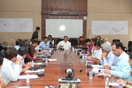 CMની જાહેરાત : સ્થળાંતરિત થયેલા પુખ્તને ત્રણ દિવસ સુધી રૂ. 60 ચૂકવાશે CMની જાહેરાત : સ્થળાંતરિત થયેલા પુખ્તને ત્રણ દિવસ સુધી રૂ. 60 ચૂકવાશે