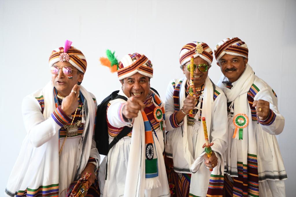 ભારતીય પ્રશંસકોને ચીયર કરવા કેટલાક પ્રશંસકો ગુજરાતી વેશભુષામાં આવ્યા હતા. તે કૂલ અંદાજમાં જોવા મળ્યા હતા. ભારતીય પ્રશંસકોને ચીયર કરવા કેટલાક પ્રશંસકો ગુજરાતી વેશભુષામાં આવ્યા હતા. તે કૂલ અંદાજમાં જોવા મળ્યા હતા.
