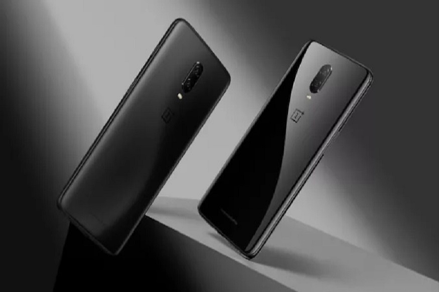  OnePlus સ્માર્ટફોન OnePlus 7 આજે એટલે કે 4 જૂનના રોજ પહેલો સેલ શરુ થઇ રહ્યો છે. સેલમાં એમેઝોન, વનપ્લસ સ્ટોર્સ અને રીટેલ ભાગીદાર સ્ટોર્સથી ફોન ખરીદી શકશો. આ ફોનની ખરીદી પર ગ્રાહક ઓફરનો ફાયદો પણ ઉઠાવી શકે છે, આ ફોનને ખરીદવા માટે ગ્રાહક એસબીઆઇ કાર્ડનો ઉપયોગ કરે છે તો 2 હજાર રુપિયાનું ડિસ્કાઉન્ટ આપવામાં આવશે. ચાલો જાણીએ આ ફોનની લાક્ષણિકતાઓ.
