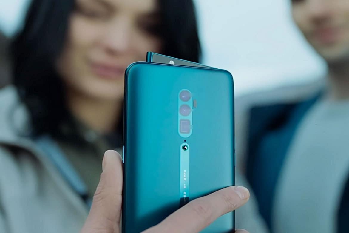Oppo Reno માં 6.4 ઇંચની ફુલ એચડી+AMOLED ડિસ્પ્લે છે. ડિસ્પ્લેની સુરક્ષા માટે છઠ્ઠી ઝનરેશનનો ગોરિલા ગ્લાસ પ્રોટેક્શન આપવામાં આવ્યું છે. 48MP+5MPનો ડુઅલ રિયર કેમેરા સેટઅપ આપવામાં આવ્યું છે. સેલ્ફી કેમેરો 16 મેગાપિક્સલનો છે. તેની બેટરી 3765 mAh છે. Oppo Reno માં 6.4 ઇંચની ફુલ એચડી+AMOLED ડિસ્પ્લે છે. ડિસ્પ્લેની સુરક્ષા માટે છઠ્ઠી ઝનરેશનનો ગોરિલા ગ્લાસ પ્રોટેક્શન આપવામાં આવ્યું છે. 48MP+5MPનો ડુઅલ રિયર કેમેરા સેટઅપ આપવામાં આવ્યું છે. સેલ્ફી કેમેરો 16 મેગાપિક્સલનો છે. તેની બેટરી 3765 mAh છે.