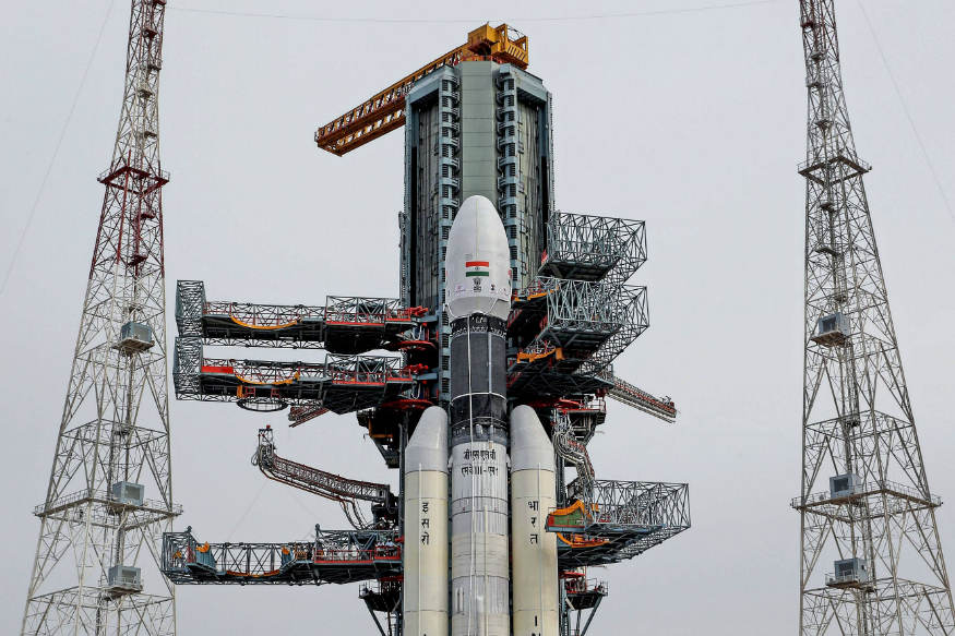 ISROએ GSLV માર્ક III-M1, ચંદ્રયાન-2ના લોન્ચ વ્હીકલનો પૂર્વાભ્યાસ પૂરો કરી લીધો છે અને તેનું પ્રદર્શન સામાન્ય છે. આ જાણકારી ઈસરોએ શનિવાર-રવિવારની રાત્રે ટ્વિટ કરીને આપી. નોંધનીય છે કે, 15 જુલાઈએ ચંદ્ર પર બીજા ભારતીય મિશનને ટેક ઓફ કરવાના એક કલાક પહેલા ઈસરોએ રદ કરી દીધું હતું. ISROએ GSLV માર્ક III-M1, ચંદ્રયાન-2ના લોન્ચ વ્હીકલનો પૂર્વાભ્યાસ પૂરો કરી લીધો છે અને તેનું પ્રદર્શન સામાન્ય છે. આ જાણકારી ઈસરોએ શનિવાર-રવિવારની રાત્રે ટ્વિટ કરીને આપી. નોંધનીય છે કે, 15 જુલાઈએ ચંદ્ર પર બીજા ભારતીય મિશનને ટેક ઓફ કરવાના એક કલાક પહેલા ઈસરોએ રદ કરી દીધું હતું.