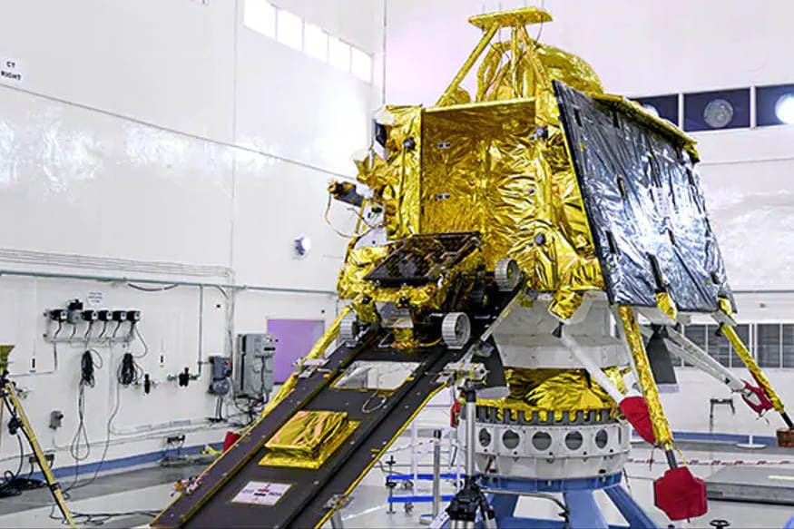 ISRO પ્રમુખ કે. સિવને જણાવ્યું કે, વિક્રમનો 15 મિનિટનો અંતિમ સમય સૌથી વધુ ડરાવનારી પળો હશે, કારણ કે અમે ક્યારેય આટલા જટિલ મિશન પર કામ નથી કર્યુ. ISRO પ્રમુખ કે. સિવને જણાવ્યું કે, વિક્રમનો 15 મિનિટનો અંતિમ સમય સૌથી વધુ ડરાવનારી પળો હશે, કારણ કે અમે ક્યારેય આટલા જટિલ મિશન પર કામ નથી કર્યુ.