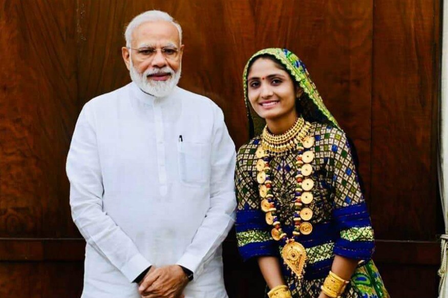ગીતા રબારીએ જણાવ્યું કે તે માલધારી સમુદાયની છે. આ સમુદાય જંગલોમાં રહે છે. મારા પિતાને બેટી બચાઓ, બેટી પઢાઓ માટે એક પોસ્ટ કાર્ડ આવ્યું હતું. ત્યારબાદ તેઓએ મને સ્કૂલ મોકલી હતી. ઉલ્લેખનીય છે કે ગુજરાતમાં ગીતા કચ્છી કોયલ નામથી જાણીતી છે. ગીતા રબારીએ જણાવ્યું કે તે માલધારી સમુદાયની છે. આ સમુદાય જંગલોમાં રહે છે. મારા પિતાને બેટી બચાઓ, બેટી પઢાઓ માટે એક પોસ્ટ કાર્ડ આવ્યું હતું. ત્યારબાદ તેઓએ મને સ્કૂલ મોકલી હતી. ઉલ્લેખનીય છે કે ગુજરાતમાં ગીતા કચ્છી કોયલ નામથી જાણીતી છે.