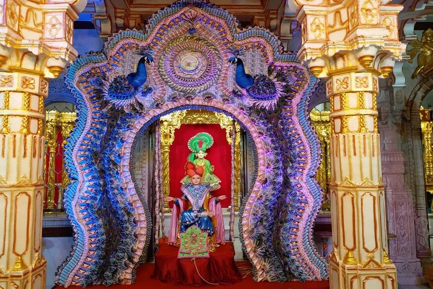 અષાઢ વદી બીજથી શરુ થઈ શ્રાવણ વદ બીજે સમાપન થતા હિંડોળાના ઉત્સવનું સ્વામીનારાયણ મંદિર, કૃષ્ણ મંદિરોમાં વિશેષ મહત્વ હોય છે. આ અંતર્ગત મણિનગર શ્રી સ્વામિનારાયણ ગાદી સંસ્થાન - શ્રી સ્વામિનારાયણ મંદિર દ્વારા હિંડોળા ઉત્સવ 2019નું આયોજન કરવામાં આવ્યું છે. અષાઢ વદી બીજથી શરુ થઈ શ્રાવણ વદ બીજે સમાપન થતા હિંડોળાના ઉત્સવનું સ્વામીનારાયણ મંદિર, કૃષ્ણ મંદિરોમાં વિશેષ મહત્વ હોય છે. આ અંતર્ગત મણિનગર શ્રી સ્વામિનારાયણ ગાદી સંસ્થાન - શ્રી સ્વામિનારાયણ મંદિર દ્વારા હિંડોળા ઉત્સવ 2019નું આયોજન કરવામાં આવ્યું છે.