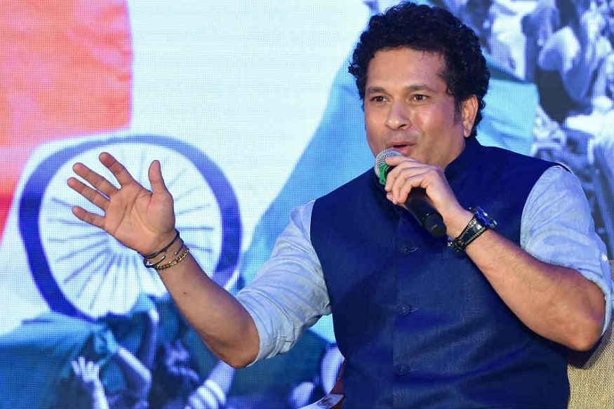 ભલે સચિન એકદમ શાંત અને ઓછું બોલનાર ક્રિકેટર મનાતા હોય પણ સ્કૂલમાં તે બિલકુલ અલગ જ હતા. સચિનના મિત્રોનું માનીએ તો સચિન હંમેશા લડવા માટે તૈયાર રહેતા. અને સ્કૂલની ટીમના કેપ્ટન સુનીલ હર્ષે જણાવ્યું કે જ્યારે તેમને નવા ક્રિકેટરને મેળવવામાં આવતા તો તે પહેલો સવાલ પુછતા કે શું આને મારી શકું? સ્કૂલમાં આ કારણે તેમને દાદા કહીને લોકો બોલવતા. જો કે સમય સાથે ખૂબ શાંત થઇ ગયા તેવું તેમના મિત્રોનું કહેવું છે. ભલે સચિન એકદમ શાંત અને ઓછું બોલનાર ક્રિકેટર મનાતા હોય પણ સ્કૂલમાં તે બિલકુલ અલગ જ હતા. સચિનના મિત્રોનું માનીએ તો સચિન હંમેશા લડવા માટે તૈયાર રહેતા. અને સ્કૂલની ટીમના કેપ્ટન સુનીલ હર્ષે જણાવ્યું કે જ્યારે તેમને નવા ક્રિકેટરને મેળવવામાં આવતા તો તે પહેલો સવાલ પુછતા કે શું આને મારી શકું? સ્કૂલમાં આ કારણે તેમને દાદા કહીને લોકો બોલવતા. જો કે સમય સાથે ખૂબ શાંત થઇ ગયા તેવું તેમના મિત્રોનું કહેવું છે.