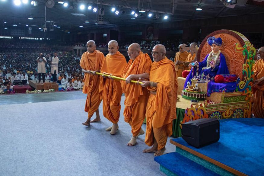 આજે અમદાવાદ ખાતે જમાલપુર જગન્નાથ મંદિરની 142મી રથયાત્રા નીકળી છે. આષાઢી બીજના દિવસે શહેરના અન્ય વિસ્તારોમાં પણ નાની મોટી રથયાત્રાઓ નીકળી હતી. આ પ્રસંગે શાહીબાગ ખાતે આવેલા BAPS સ્વામિનારયણ મંદિર ખાતે પણ રથાયાત્રા કાઢવામાં આવી હતી. આજે અમદાવાદ ખાતે જમાલપુર જગન્નાથ મંદિરની 142મી રથયાત્રા નીકળી છે. આષાઢી બીજના દિવસે શહેરના અન્ય વિસ્તારોમાં પણ નાની મોટી રથયાત્રાઓ નીકળી હતી. આ પ્રસંગે શાહીબાગ ખાતે આવેલા BAPS સ્વામિનારયણ મંદિર ખાતે પણ રથાયાત્રા કાઢવામાં આવી હતી.