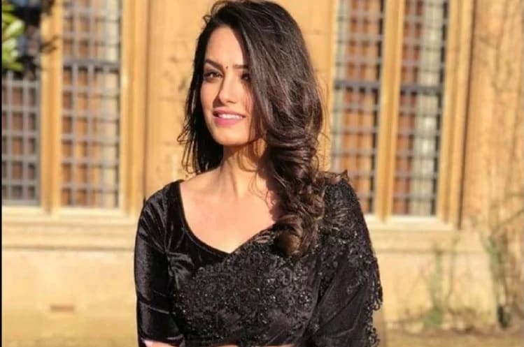 તેના તાલીમનો ઉલ્લેખ કરતાં અનિત કહે છે, 'હું લાંબા સમય પછી ડાન્સ માટે સમય કાઢી રહી છું. હું રીહર્સલ એટલે કરું છું જેથી હું મારા શરીરને લચીલુ બનાવી શકું અને શો માટે અત્યારથી પોતાને તૈયાર કરી શકું. કેટલાક શ્રેષ્ઠ કોરિઓગ્રાફર્સ મારા કોચ છે અને હું શો માટે મારુ શ્રેષ્ઠ પ્રદર્શન માટે તૈયારી કરી રહી છુ. તેના તાલીમનો ઉલ્લેખ કરતાં અનિત કહે છે, 'હું લાંબા સમય પછી ડાન્સ માટે સમય કાઢી રહી છું. હું રીહર્સલ એટલે કરું છું જેથી હું મારા શરીરને લચીલુ બનાવી શકું અને શો માટે અત્યારથી પોતાને તૈયાર કરી શકું. કેટલાક શ્રેષ્ઠ કોરિઓગ્રાફર્સ મારા કોચ છે અને હું શો માટે મારુ શ્રેષ્ઠ પ્રદર્શન માટે તૈયારી કરી રહી છુ.