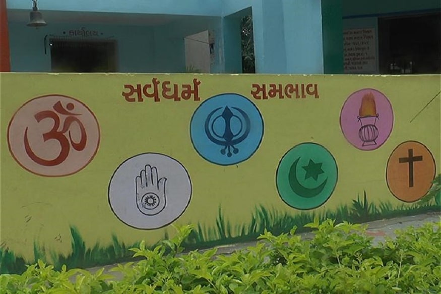 રાજ દેસાઈ, વિધ્યાર્થી, કેસરપુરા પ્રાથમિક શાળા એ જણાવ્યુ હતુ કે અમારી શાળામાં અમે પુસ્તક વગર પણ આવીએ તો પણ ચાલે કારણ કે દિવાલ પર ભાષા શિક્ષણ, ગણત વિજ્ઞાન, જેવુ અવનવુ લખેલ છે તો દિમાંગકી બત્તી જલાઓ પણ લખેલ છે. રાજ દેસાઈ, વિધ્યાર્થી, કેસરપુરા પ્રાથમિક શાળા એ જણાવ્યુ હતુ કે અમારી શાળામાં અમે પુસ્તક વગર પણ આવીએ તો પણ ચાલે કારણ કે દિવાલ પર ભાષા શિક્ષણ, ગણત વિજ્ઞાન, જેવુ અવનવુ લખેલ છે તો દિમાંગકી બત્તી જલાઓ પણ લખેલ છે.