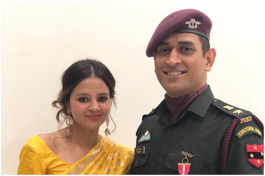 મીડિયામાં એવા રિપોર્ટ આવ્યા હતા કે ધોની સિયાચીન બોર્ડર પર જવા માંગે છે. હવે આર્મી સૂત્રોના હવાલાથી સમાચાર આવી રહ્યા છે કે ધોની જમ્મુ-કાશ્મીરમાં ટ્રેનિંગ કરશે. એવો પણ અંદાજો છે કે ધોનીનું સિયાચીન જવાનું સપનું પણ પુરુ થઈ શકે છે. મીડિયામાં એવા રિપોર્ટ આવ્યા હતા કે ધોની સિયાચીન બોર્ડર પર જવા માંગે છે. હવે આર્મી સૂત્રોના હવાલાથી સમાચાર આવી રહ્યા છે કે ધોની જમ્મુ-કાશ્મીરમાં ટ્રેનિંગ કરશે. એવો પણ અંદાજો છે કે ધોનીનું સિયાચીન જવાનું સપનું પણ પુરુ થઈ શકે છે.