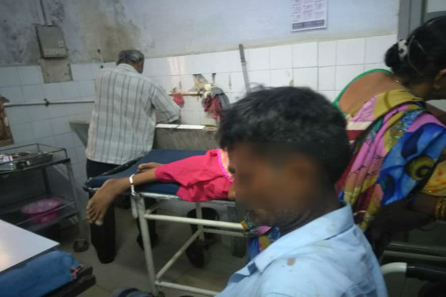 વાહનચાલકો ડ્રાઇવિંગ સમયે થોડી ચુક વર્તે તેનો ભોગ પેસેન્જરો બનતા હોય છે. આવો જ એક બનાવ સુરેન્દ્રનગરમાં બન્યો છે જેમાં ચાલકની ભુલના કારણે બે લોકોના મોત થયા છે. સુરેન્દ્રનગરના લખતર કોઠારીયા પાસે ચાલકે કાર પરથી કાબુ ગુમાવતા તેજગતિએ જતી કાર પલ્ટી ગઈ હતી. આ ઘટનામાં બે વ્યક્તિનાં મોત થયા છે. વાહનચાલકો ડ્રાઇવિંગ સમયે થોડી ચુક વર્તે તેનો ભોગ પેસેન્જરો બનતા હોય છે. આવો જ એક બનાવ સુરેન્દ્રનગરમાં બન્યો છે જેમાં ચાલકની ભુલના કારણે બે લોકોના મોત થયા છે. સુરેન્દ્રનગરના લખતર કોઠારીયા પાસે ચાલકે કાર પરથી કાબુ ગુમાવતા તેજગતિએ જતી કાર પલ્ટી ગઈ હતી. આ ઘટનામાં બે વ્યક્તિનાં મોત થયા છે.