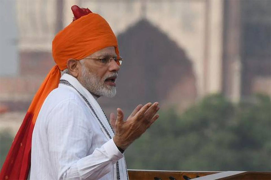 2018માં વડાપ્રધાન મોદીએ વિવિધ રંગની પાઘડી પહેરવાનો પોતાનો અંદાજ કાયમ રાખતા કેસરિયા સાફામાં નજરે પડ્યાં હતાં. 2018માં વડાપ્રધાન મોદીએ વિવિધ રંગની પાઘડી પહેરવાનો પોતાનો અંદાજ કાયમ રાખતા કેસરિયા સાફામાં નજરે પડ્યાં હતાં.