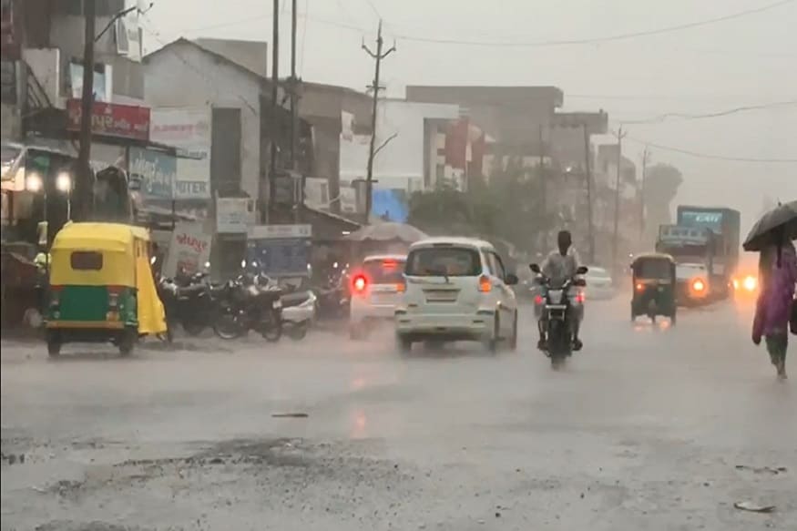 તો સાબરકાંઠામાં આજના દિવસના વરસાદના આંકડા પર નજર કરીએ તો, ઈંડરમાં 1.5 ઈંચ, વડાલીમાં 1.5 ઈંચ, હિંમતનગરમાં 1.5 ઈંચ, ખેડબ્રહ્મામાં - 12મીમી, પ્રાંતિજમાં 12મીમી અને પોશીનામાં 10મીમી વરસાદ નોંધાય છે. હિંમતનગરના ગાંભોઈ, રાયગઢ, હુંજ, ધનપુરા અને હિંમતપુરા ગામોમાં પણ સારો વરસાદ પડતા ખેડૂતોમાં શુશીની લહેર છવાઈ ગઈ છે. તો સાબરકાંઠામાં આજના દિવસના વરસાદના આંકડા પર નજર કરીએ તો, ઈંડરમાં 1.5 ઈંચ, વડાલીમાં 1.5 ઈંચ, હિંમતનગરમાં 1.5 ઈંચ, ખેડબ્રહ્મામાં - 12મીમી, પ્રાંતિજમાં 12મીમી અને પોશીનામાં 10મીમી વરસાદ નોંધાય છે. હિંમતનગરના ગાંભોઈ, રાયગઢ, હુંજ, ધનપુરા અને હિંમતપુરા ગામોમાં પણ સારો વરસાદ પડતા ખેડૂતોમાં શુશીની લહેર છવાઈ ગઈ છે.