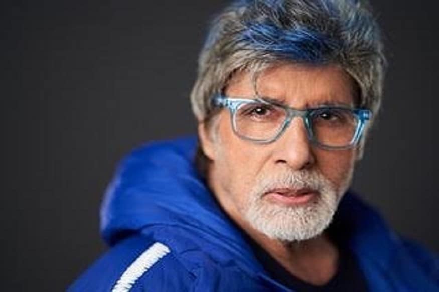 76 વર્ષનાં અમિતાભ બચ્ચન એક ચેનલનાં કાર્યક્રમમાં હાઝર હતાં. અહીં તેમણે કહ્યું કે, દરેક વ્યક્તિએ તેમનાં શરીરનું રેગ્યુલર ચેકઅપ કરાવતા રહેવું જોઇએ. તેમણે પોતાનું ઉદાહરણ આપતાં કહ્યં કે, મને ખબર પડી ગઇ હતી કે મારું 75 ટકા લીવર ખરાબ થઇ ગયુ છે. અને હું 25 ટકા લીવરનાં સહારે જ જીવી રહ્યો છું. મને ટ્યૂબરક્લોસિસની પરેશાની છે. અને અન્ય ઘણી પરેશાનીઓ પણ છે. અમિતાભે આગળ કહ્યું કે, કોઇપણ બીમારી અંગે જો સમયસર જાણ થઇ જાય તો તેનો ઇલાજ સંભવ છે. 76 વર્ષનાં અમિતાભ બચ્ચન એક ચેનલનાં કાર્યક્રમમાં હાઝર હતાં. અહીં તેમણે કહ્યું કે, દરેક વ્યક્તિએ તેમનાં શરીરનું રેગ્યુલર ચેકઅપ કરાવતા રહેવું જોઇએ. તેમણે પોતાનું ઉદાહરણ આપતાં કહ્યં કે, મને ખબર પડી ગઇ હતી કે મારું 75 ટકા લીવર ખરાબ થઇ ગયુ છે. અને હું 25 ટકા લીવરનાં સહારે જ જીવી રહ્યો છું. મને ટ્યૂબરક્લોસિસની પરેશાની છે. અને અન્ય ઘણી પરેશાનીઓ પણ છે. અમિતાભે આગળ કહ્યું કે, કોઇપણ બીમારી અંગે જો સમયસર જાણ થઇ જાય તો તેનો ઇલાજ સંભવ છે.