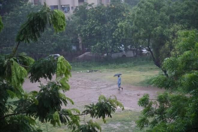 26 અને 27 ઓગસ્ટનાં રોજ સૌરાષ્ટ્રમાં ભારે વરસાદની આગાહી કરવામાં આવી છે. આ ઉપરાંત સાબરકાંઠા, અરવલ્લી, વડોદરા, પંચમહાલ, દાહોદ, છોટાઉદેપુર, નર્મદા, ભરૂચ, ખેડા, મહીસાગર જિલ્લામાં ભારે થી અતિભારે વરસાદની આગાહી કરવામાં આવી છે. 26 અને 27 ઓગસ્ટનાં રોજ સૌરાષ્ટ્રમાં ભારે વરસાદની આગાહી કરવામાં આવી છે. આ ઉપરાંત સાબરકાંઠા, અરવલ્લી, વડોદરા, પંચમહાલ, દાહોદ, છોટાઉદેપુર, નર્મદા, ભરૂચ, ખેડા, મહીસાગર જિલ્લામાં ભારે થી અતિભારે વરસાદની આગાહી કરવામાં આવી છે.