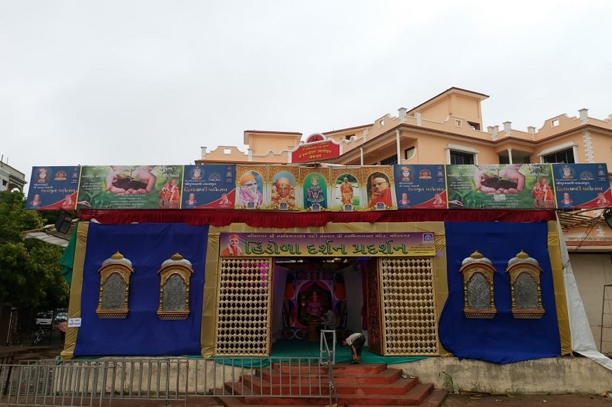 હિંડોળા ઉત્સવનો પ્રારંભ થઈ ચૂક્યો છે. શ્રી સ્વામિનારાયણ ભગવાનને સંતો - ભક્તો વિવિધ હિંડોળામાં બિરાજમાન કરી દર્શન કરતાં કરતાં ઝુલાવે અને પાવન બને છે. આપણી ભારતીય સંસ્કૃતિમાં વર્ષ દરમિયાન અનેક ઉત્સવો આવે છે. એમાં મહા કવિ કાલિદાસ કહે છે તે મુજબ ઉત્સવ પ્રિયા ખલુ માનવા: એ ન્યાયે ઉત્સવ માણસને આનંદ અને ઉલ્લાસની પ્રતીતિ કરાવે છે. સ્વામિનારાયણ સંપ્રદાયમાં ભક્તિનું પ્રાધાન્ય સવિશેષ છે. તેમાં ઉત્સવ સમૈયા ઉજવવાનું અનોખું અને વિશિષ્ટ મહત્વ છે. આ ઉત્સવો સૌથી વધુ ચતુર્માસ કહેતાં અષાડ, શ્રાવણ, ભાદરવો અને આસો - આ ચાર માસ દરમિયાન આવતા હોય છે. હિંડોળા ઉત્સવનો પ્રારંભ થઈ ચૂક્યો છે. શ્રી સ્વામિનારાયણ ભગવાનને સંતો - ભક્તો વિવિધ હિંડોળામાં બિરાજમાન કરી દર્શન કરતાં કરતાં ઝુલાવે અને પાવન બને છે. આપણી ભારતીય સંસ્કૃતિમાં વર્ષ દરમિયાન અનેક ઉત્સવો આવે છે. એમાં મહા કવિ કાલિદાસ કહે છે તે મુજબ ઉત્સવ પ્રિયા ખલુ માનવા: એ ન્યાયે ઉત્સવ માણસને આનંદ અને ઉલ્લાસની પ્રતીતિ કરાવે છે. સ્વામિનારાયણ સંપ્રદાયમાં ભક્તિનું પ્રાધાન્ય સવિશેષ છે. તેમાં ઉત્સવ સમૈયા ઉજવવાનું અનોખું અને વિશિષ્ટ મહત્વ છે. આ ઉત્સવો સૌથી વધુ ચતુર્માસ કહેતાં અષાડ, શ્રાવણ, ભાદરવો અને આસો - આ ચાર માસ દરમિયાન આવતા હોય છે.