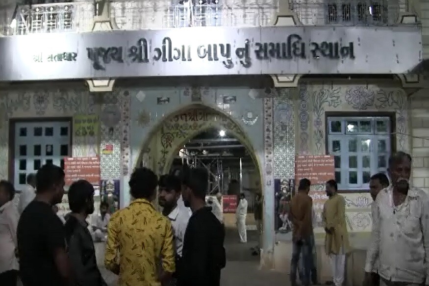 જીવરાજબાપુ સતાધારના 7મા મહંત હતાં. જીવરાજબાપુનો જન્મ માધવપુર (ઘેડ)નાં સરમા ગામે થયો હતો. અને નાની વયથીજ સત્તાધારની જગ્યામાં આવી ગયા હતા અને વર્ષ 1982માં મહંત બન્યા હતા. સૌરાષ્ટ્રમાં મોટા સંતોમાં જીવરાજ બાપુ ગણવામાં આવે છે. જીવરાજ બાપુએ આજીવન લગ્ન નહોતા કર્યા. જવરાજ બાપુ ગાયોની સેવા કરી ગૌશાળામાં જ રહેતા હતા. તેમણે 1982માં મહંતની ગાદી સંભાળી હતી. શ્યામજીબાપુએ તેમને મંહત બનાવ્યા હતા. નાની ઉમંરથી તેઓ સતાધારમાં સેવા કરતા હતા. છેલ્લા થોડાક સમયથી જીવરાજ બાપુને શ્વાસ લેવામાં તકલીફ થઈ હતી. અને રાત્રે 10 કલાકે તેમણે શરીરમાંથી પ્રાણ છોડી દેવ લોક પામ્યા હતા. જીવરાજબાપુ સતાધારના 7મા મહંત હતાં. જીવરાજબાપુનો જન્મ માધવપુર (ઘેડ)નાં સરમા ગામે થયો હતો. અને નાની વયથીજ સત્તાધારની જગ્યામાં આવી ગયા હતા અને વર્ષ 1982માં મહંત બન્યા હતા. સૌરાષ્ટ્રમાં મોટા સંતોમાં જીવરાજ બાપુ ગણવામાં આવે છે. જીવરાજ બાપુએ આજીવન લગ્ન નહોતા કર્યા. જવરાજ બાપુ ગાયોની સેવા કરી ગૌશાળામાં જ રહેતા હતા. તેમણે 1982માં મહંતની ગાદી સંભાળી હતી. શ્યામજીબાપુએ તેમને મંહત બનાવ્યા હતા. નાની ઉમંરથી તેઓ સતાધારમાં સેવા કરતા હતા. છેલ્લા થોડાક સમયથી જીવરાજ બાપુને શ્વાસ લેવામાં તકલીફ થઈ હતી. અને રાત્રે 10 કલાકે તેમણે શરીરમાંથી પ્રાણ છોડી દેવ લોક પામ્યા હતા.