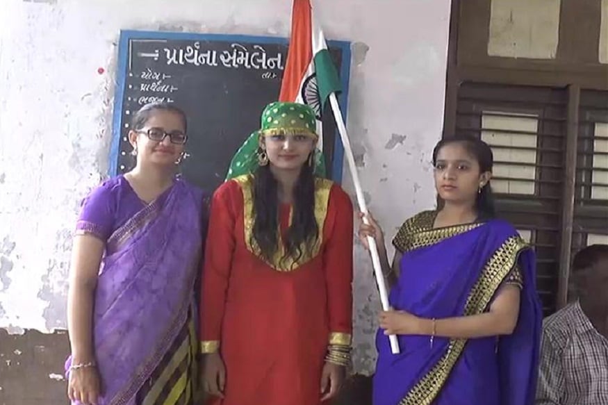 કાશ્મીર પાર્ક પાસે આવેલી શાળામાં કાશ્મીરી પહેરવેશ પહેરી, કાશ્મીર પાર્કમાં રહેલી બાળકીએ આજે પ્રાથમિક શાળામાં તિરંગો લહેરાવીને ભાઈચારોનો સંદેશો આપ્યો હતો. કાશ્મીર પાર્ક પાસે આવેલી શાળામાં કાશ્મીરી પહેરવેશ પહેરી, કાશ્મીર પાર્કમાં રહેલી બાળકીએ આજે પ્રાથમિક શાળામાં તિરંગો લહેરાવીને ભાઈચારોનો સંદેશો આપ્યો હતો.