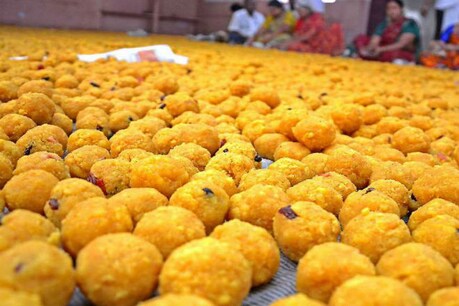 ત્રાંતિકના મંત્રેલા લાડવા ખાઈ કંટાળેલા પતિએ પત્ની પાસે છૂટાછેડા માંગ્યા ત્રાંતિકના મંત્રેલા લાડવા ખાઈ કંટાળેલા પતિએ પત્ની પાસે છૂટાછેડા માંગ્યા
