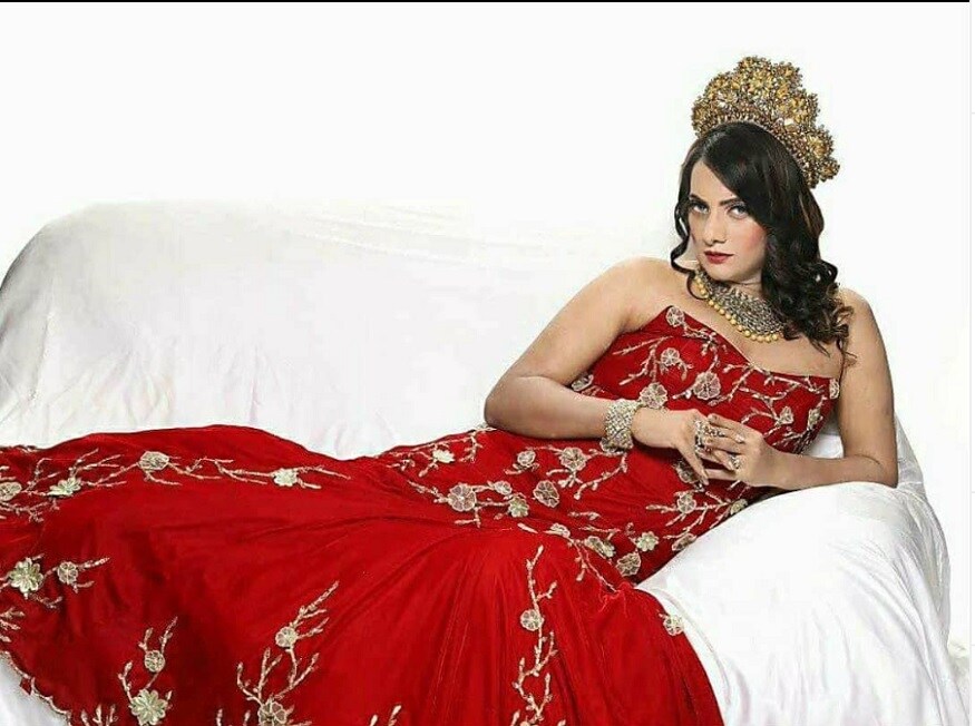 આ પહેલાં નાઝ વર્ષ 2017 અને 2018માં પણ મિસ વર્લ્ડ ડાયવર્સિટીનો તાજ જીતી ચુકી છે. નાઝે મોરેશિયસમાં અન્ય 14 ઇન્ટરનેશનલ કોન્ટેસ્ટમાં પણ ભાગ લીધો છે. તેણે આ કોન્ટેસ્ટનાં ફિનાલે રાઉન્ડમાં તેનો ટ્રેડિશનલ બ્લૂ લહેંગા-ચોલી દાન કર્યો હતો. તે પોતાને હિન્દુ ભગવાન 'શક્તિ'નું રૂપ ગણાવે છે. અને મહિલા માટે કામ કરે છે. આ પહેલાં નાઝ વર્ષ 2017 અને 2018માં પણ મિસ વર્લ્ડ ડાયવર્સિટીનો તાજ જીતી ચુકી છે. નાઝે મોરેશિયસમાં અન્ય 14 ઇન્ટરનેશનલ કોન્ટેસ્ટમાં પણ ભાગ લીધો છે. તેણે આ કોન્ટેસ્ટનાં ફિનાલે રાઉન્ડમાં તેનો ટ્રેડિશનલ બ્લૂ લહેંગા-ચોલી દાન કર્યો હતો. તે પોતાને હિન્દુ ભગવાન 'શક્તિ'નું રૂપ ગણાવે છે. અને મહિલા માટે કામ કરે છે.