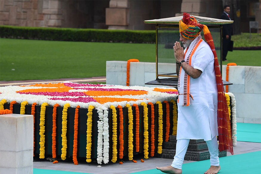 20 નવું ભારત : વડાપ્રધાન મોદીએ નવા ભારતને લઈને પોતાનું મિશન જણાવ્યું હતું. વડાપ્રધાને કહ્યું કે આપણે લોકોના ઘર સુધી પીવાનું પાણી પહોંચાડવાનું છે, ગામડાઓને બ્રોડબેન્ડ સાથે જોડવાના છે, 50 હજારથી વધારે સ્ટાર્ટઅપની જાળ પાથરવાની છે. આપણે દેશના સપનાઓને પૂરા કરવાના છે. આઝાદીના 75 વર્ષ પૂરા થાય ત્યાં સુધી આ લક્ષ્યોને પ્રાપ્ત કરવાનું છે. 20 નવું ભારત : વડાપ્રધાન મોદીએ નવા ભારતને લઈને પોતાનું મિશન જણાવ્યું હતું. વડાપ્રધાને કહ્યું કે આપણે લોકોના ઘર સુધી પીવાનું પાણી પહોંચાડવાનું છે, ગામડાઓને બ્રોડબેન્ડ સાથે જોડવાના છે, 50 હજારથી વધારે સ્ટાર્ટઅપની જાળ પાથરવાની છે. આપણે દેશના સપનાઓને પૂરા કરવાના છે. આઝાદીના 75 વર્ષ પૂરા થાય ત્યાં સુધી આ લક્ષ્યોને પ્રાપ્ત કરવાનું છે.