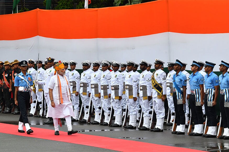 4. જળ સંકટ માટે અલગ મંત્રાલય : વડાપ્રધાને કહ્યુ કે જળ સંકટનો સામનો કરવા માટે અમે અલગથી મંત્રાલય બનાવ્યું છે. બાળકો સામે અત્યાચાર રોકવા માટે કાયદો બનાવ્યો છે. મજૂરો અને ખેડૂતો માટે પેન્શન આપવા તરફ આગળ વધ્યા છીએ. 4. જળ સંકટ માટે અલગ મંત્રાલય : વડાપ્રધાને કહ્યુ કે જળ સંકટનો સામનો કરવા માટે અમે અલગથી મંત્રાલય બનાવ્યું છે. બાળકો સામે અત્યાચાર રોકવા માટે કાયદો બનાવ્યો છે. મજૂરો અને ખેડૂતો માટે પેન્શન આપવા તરફ આગળ વધ્યા છીએ.