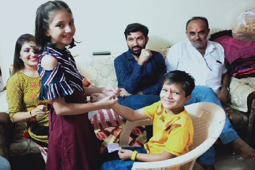 ભાઈ અને બહેનના એ પ્રેમને કેળવણી, જ્ઞાન, ધન કે બીજી કોઈ વસ્તુ સાથે સંબંધ નથી. શહેરી કે ગામડિયણ, ભણેલી કે અભણ પ્રત્યેક માતા અને બહેનના હૃદય મધ્યે માત્ર બાળક અને ભાઈ માટે નિ:સ્વાર્થ પવિત્ર પ્રેમ જ હોય છે. ભાઈ અને બહેનના એ પ્રેમને કેળવણી, જ્ઞાન, ધન કે બીજી કોઈ વસ્તુ સાથે સંબંધ નથી. શહેરી કે ગામડિયણ, ભણેલી કે અભણ પ્રત્યેક માતા અને બહેનના હૃદય મધ્યે માત્ર બાળક અને ભાઈ માટે નિ:સ્વાર્થ પવિત્ર પ્રેમ જ હોય છે.