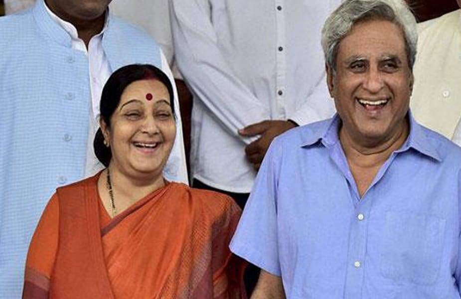 2018માં ચૂંટણી નહીં લડવાની જાહેરાત કરી : સુષમા સ્વરાજે નવેમ્બર 2018માં સ્વાસ્થ્યને કારણે 2019માં યોજાનાર લોકસભાની ચૂંટણી નહીં લડવાની જાહેરાત કરી હતી. જોકે, તેના પછી પણ તેઓ વિદેશ મંત્રીના પદે બની રહ્યાં હતાં. આ નિર્ણય બાદ સુષમાના પતિ અને પૂર્વ રાજ્યપાલ સ્વરાજ કૌશલે ટ્વિટ કરીને લખ્યું કે, હવે વધુ ચૂંટણી નહીં લડવાના તમારા નિર્ણય માટે આભાર. તેમણે આગળ લખ્યું હતું કે એક સમયે મિલ્ખા સિંઘે પણ દોડવાનું બંધ કરી દીધું હતું, તમે તો છેલ્લા 41 વર્ષથી ચૂંટણી લડી રહ્યાં છો. 2018માં ચૂંટણી નહીં લડવાની જાહેરાત કરી : સુષમા સ્વરાજે નવેમ્બર 2018માં સ્વાસ્થ્યને કારણે 2019માં યોજાનાર લોકસભાની ચૂંટણી નહીં લડવાની જાહેરાત કરી હતી. જોકે, તેના પછી પણ તેઓ વિદેશ મંત્રીના પદે બની રહ્યાં હતાં. આ નિર્ણય બાદ સુષમાના પતિ અને પૂર્વ રાજ્યપાલ સ્વરાજ કૌશલે ટ્વિટ કરીને લખ્યું કે, હવે વધુ ચૂંટણી નહીં લડવાના તમારા નિર્ણય માટે આભાર. તેમણે આગળ લખ્યું હતું કે એક સમયે મિલ્ખા સિંઘે પણ દોડવાનું બંધ કરી દીધું હતું, તમે તો છેલ્લા 41 વર્ષથી ચૂંટણી લડી રહ્યાં છો.