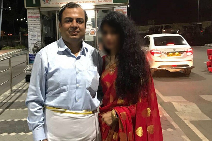 ન્યૂઝ18 ગુજરાતી : સસ્પેન્ડ આઇએએસ ગૌરવ દહિયા પ્રકરણ વધુ વિવાદાસ્પદ બની રહ્યો છે. દિલ્હીની પિડીતાએ તેની પુત્રીનો ડીએનએ ટેસ્ટ કરાવા માંગણી કરી છે ત્યારે બીજી તરફ ગૌરવ દહિયાએ પીડિતા પર આક્ષેપ કરતા કહ્યું છે કે તે મારી પાસે 20 કરોડ રૂપિયા માંગે છે. આ બાળક મારું છે જ નહીં. મે આ મહિલા સાથે લગ્ન નથી કર્યા. આ સાથે તેણે કહ્યું કે, હું પોલીસ તપાસમાં પુરતો સહયોગ આપીશ. પીડિતાએ ડીએનએની અરજી સાથે ગૌરવ દહિયા સાથેના કેટલાક ફોટોગ્રાફસ અને દીકરીના જન્મ સમયે હોસ્પિટલમાં કરેલી સહી પુરાવા રૂપે રજૂ કરી છે. ન્યૂઝ18 ગુજરાતી : સસ્પેન્ડ આઇએએસ ગૌરવ દહિયા પ્રકરણ વધુ વિવાદાસ્પદ બની રહ્યો છે. દિલ્હીની પિડીતાએ તેની પુત્રીનો ડીએનએ ટેસ્ટ કરાવા માંગણી કરી છે ત્યારે બીજી તરફ ગૌરવ દહિયાએ પીડિતા પર આક્ષેપ કરતા કહ્યું છે કે તે મારી પાસે 20 કરોડ રૂપિયા માંગે છે. આ બાળક મારું છે જ નહીં. મે આ મહિલા સાથે લગ્ન નથી કર્યા. આ સાથે તેણે કહ્યું કે, હું પોલીસ તપાસમાં પુરતો સહયોગ આપીશ. પીડિતાએ ડીએનએની અરજી સાથે ગૌરવ દહિયા સાથેના કેટલાક ફોટોગ્રાફસ અને દીકરીના જન્મ સમયે હોસ્પિટલમાં કરેલી સહી પુરાવા રૂપે રજૂ કરી છે.